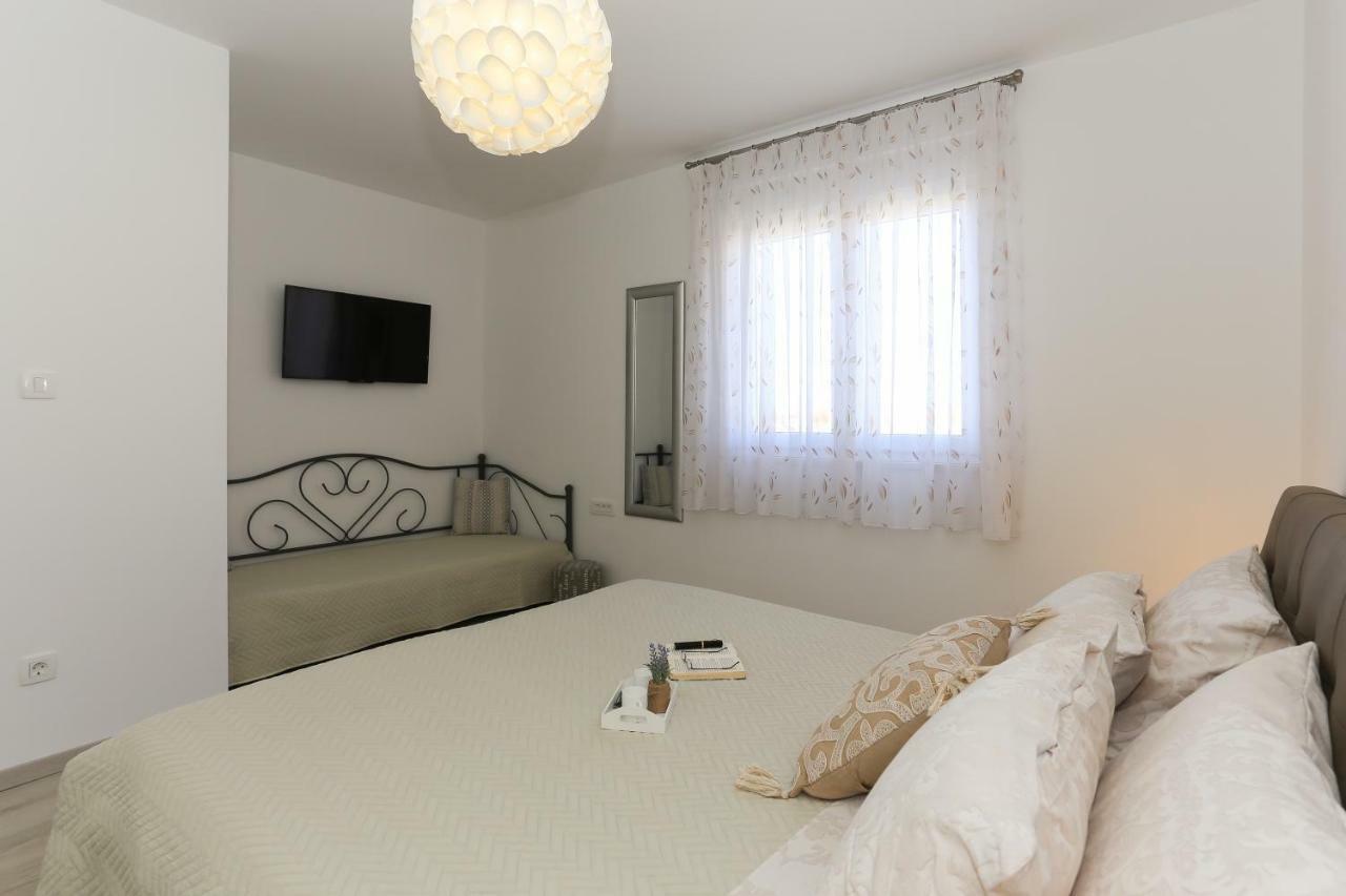 Periska Kastela Apartment ภายนอก รูปภาพ